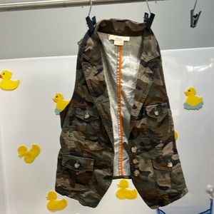 MK camo vest size medium